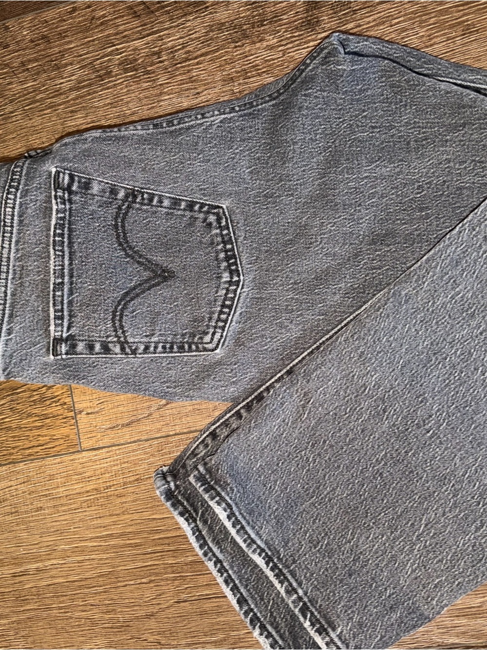 Levi's Rib-Cage Straight Ankle Jeans in Washed Gray - Picture 6 of 6